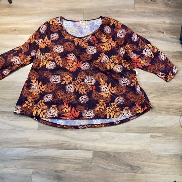 💜$10ifbundle3 one world fall themed print lightweight top size 1X or 3X - Picture 15 of 16